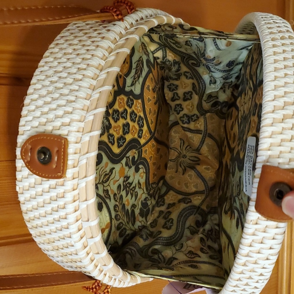 Shell and Rattan Circle Crossbody‎ Purse - Picture 8 of 10